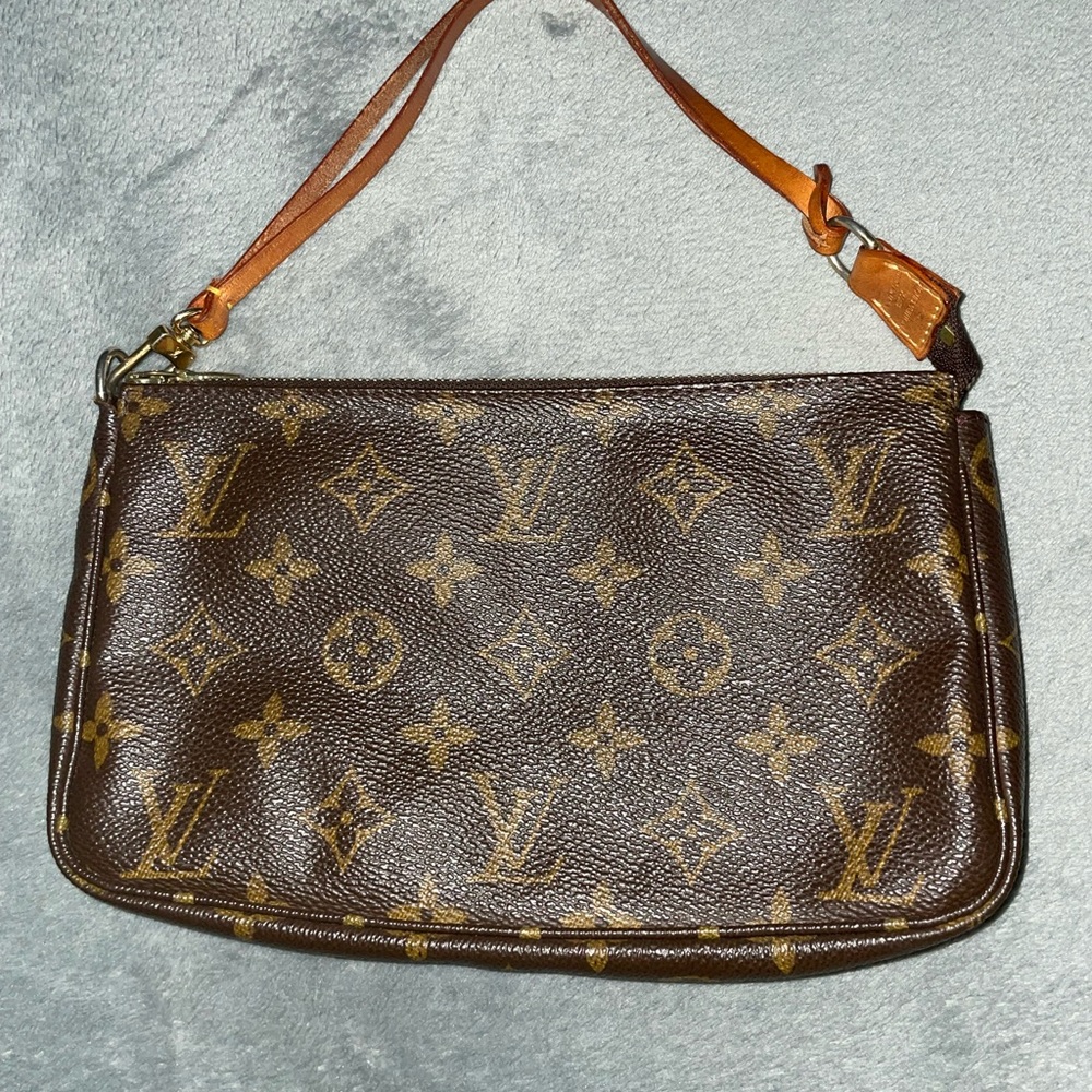 Louis Vuitton Monogram Pochette Purse